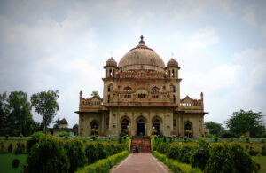 Read more about the article Lucknow’s Living History: A tour of its captivating Historic sites