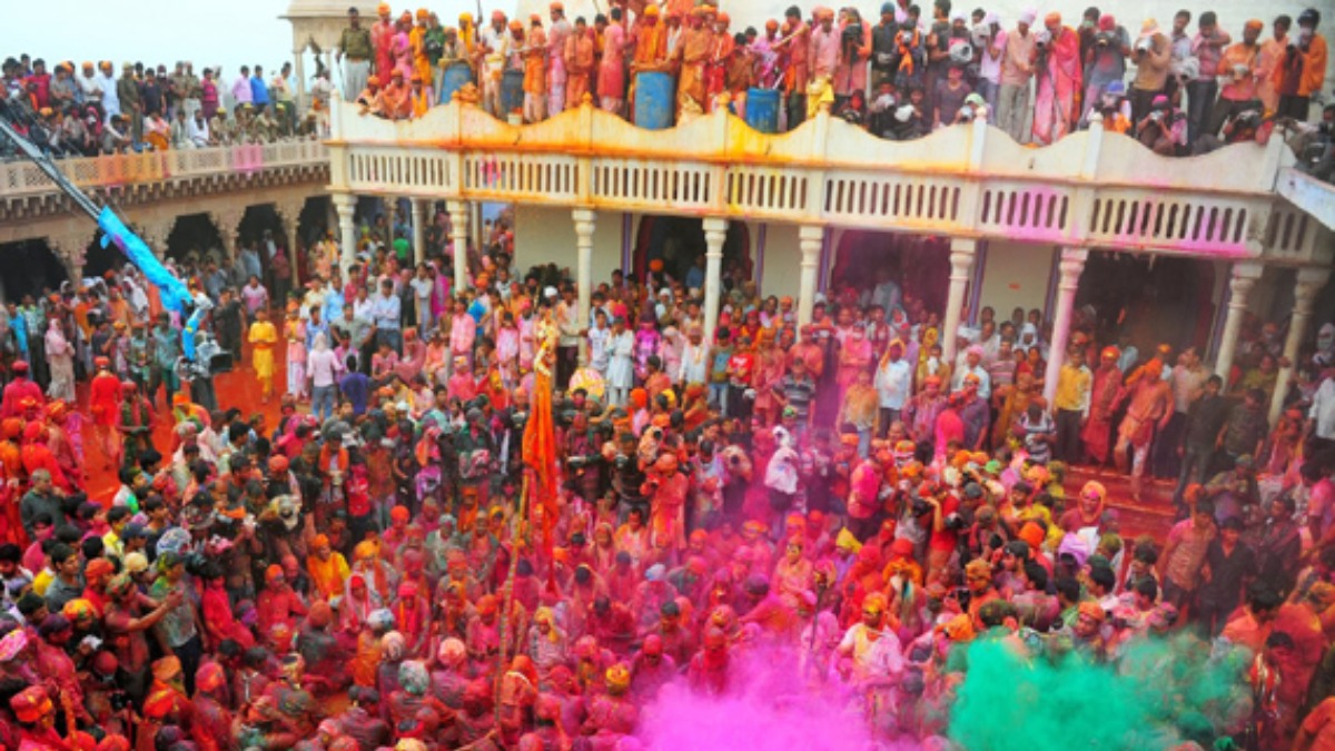 You are currently viewing Experience The Colors of Holi in Mathura
